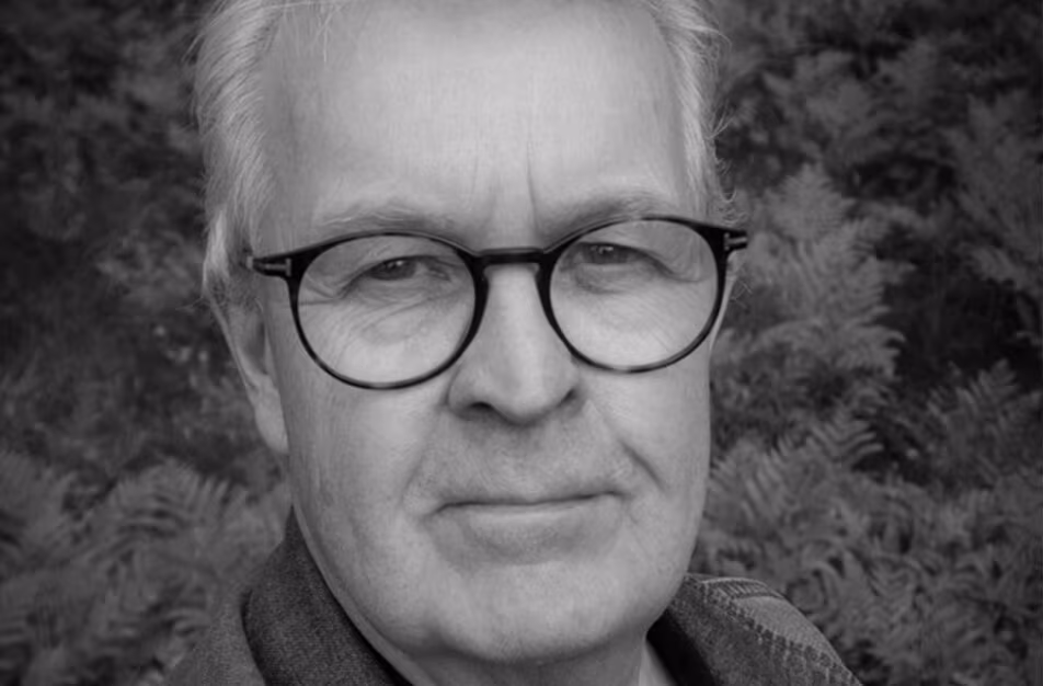 Profilbild på Carl-Willman, formgivare av Ormbunke handduken. Klässbols Linneväveri