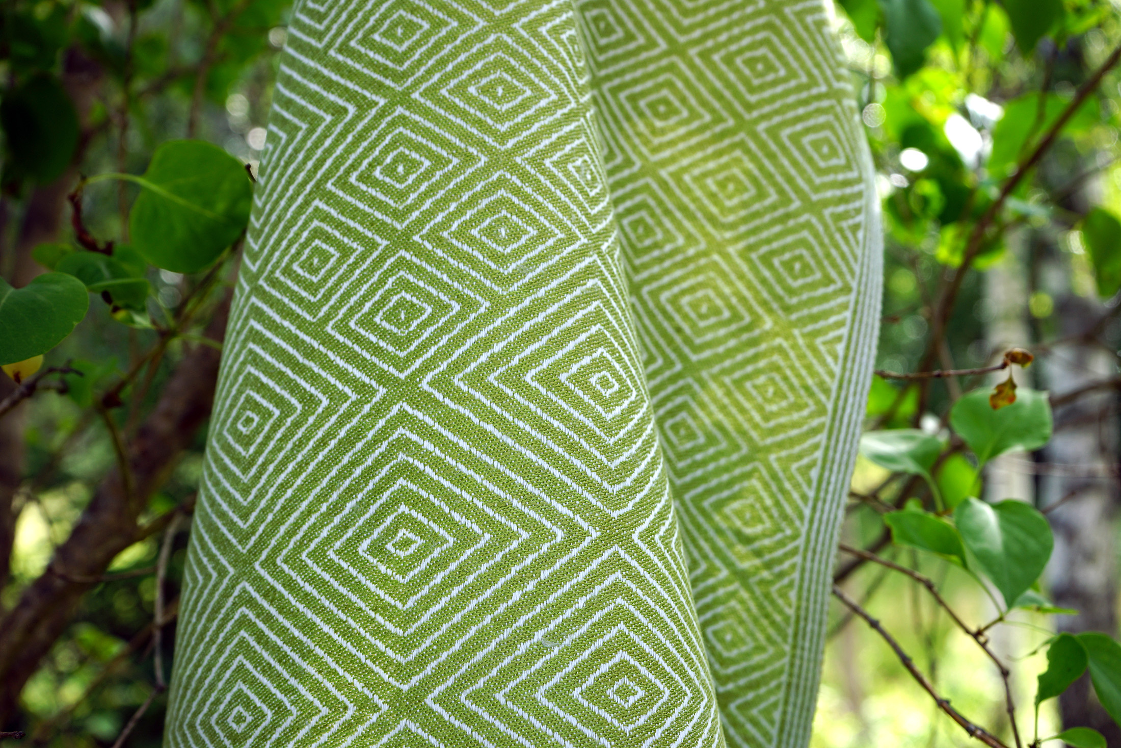 Klässbols Goose Eye linen towel in linseed green 2