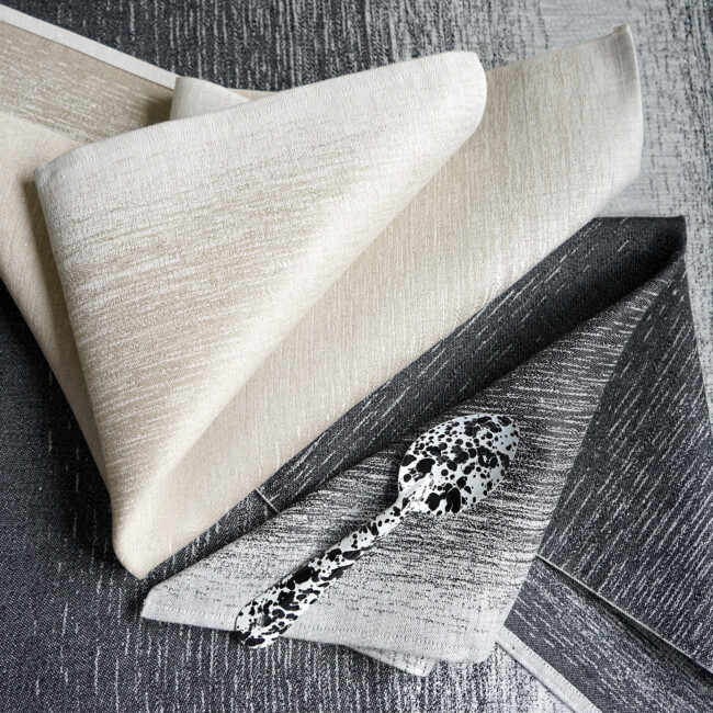 Mrs. Embla napkins in the color black and white, Klässbols linen fabrics