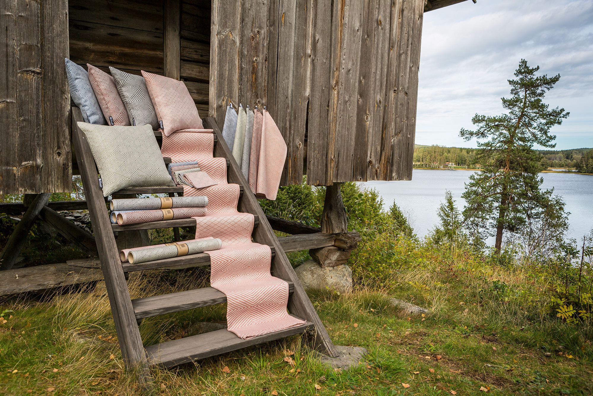 Klässbols Linneväveri Margot Barolo Ulrika Mårtensson Gåsöga linneprodukter duk löpare servetter kuddar handdukar i nya färger foto på Stavnäs hembygdsgård