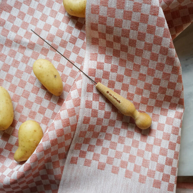 Potato sticks from Iris Hantverk with the Line towel