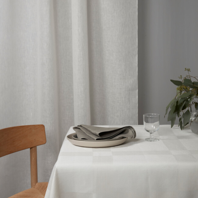 Klässbol&#39;s Nobel cloth in white, Satin napkin and Åsen linen curtain