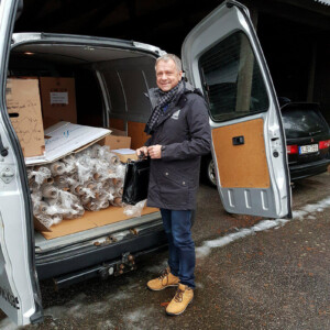 Bilen full av Nobeldukar och servetter Dick marknadschef Klässbols Linneväveri