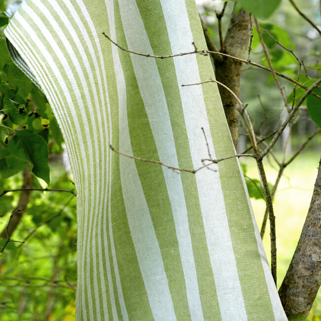Striped linen flower green towel dresser