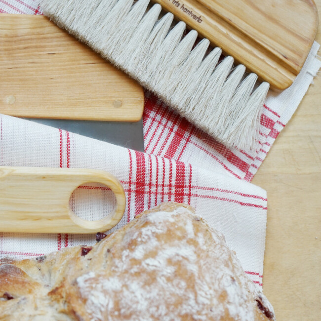 Dough brush, bread brush, dough scraper from Iris Hantverk with the kitchen towel