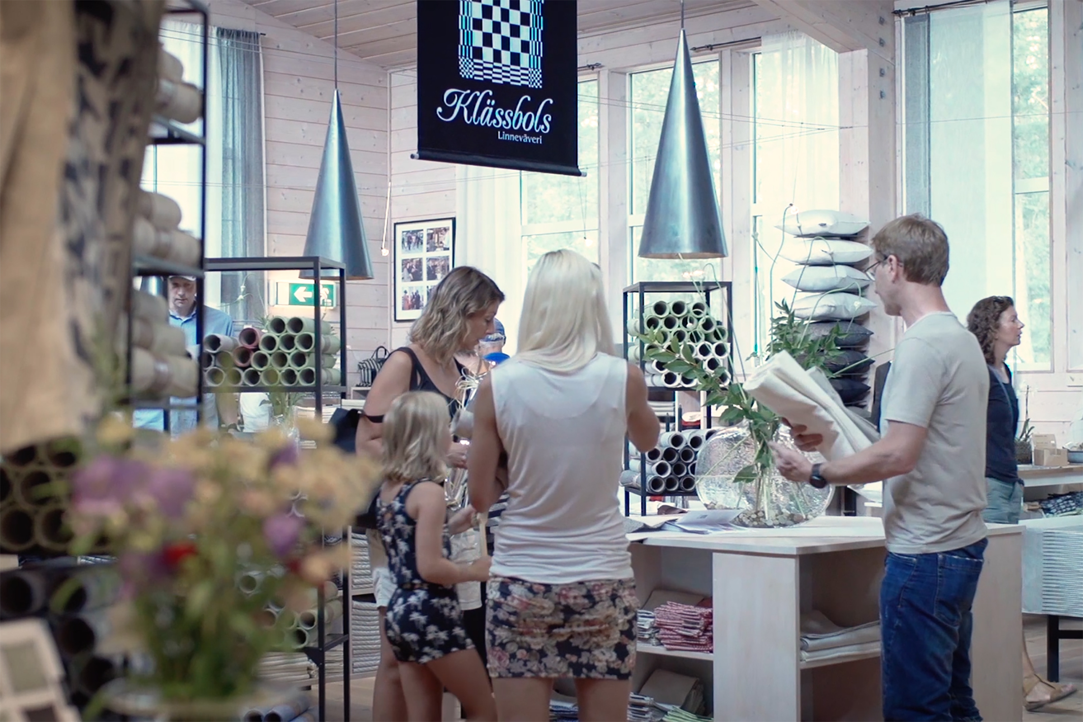 The store in Klässbol. Excerpt from the film about Klässbol&#39;s Linneväveri tourism industry in Värmland 